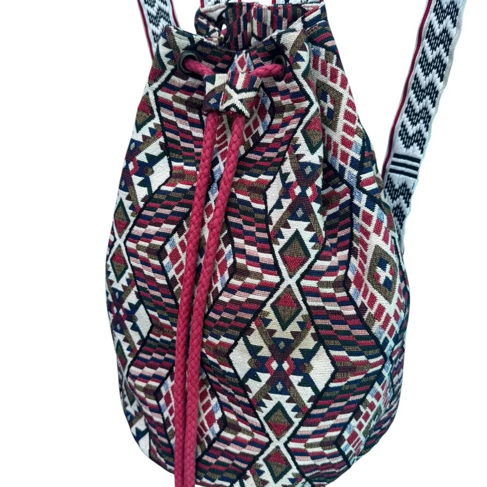 Geometric Patterned Drawstring Backpack - Picture 3 of 11